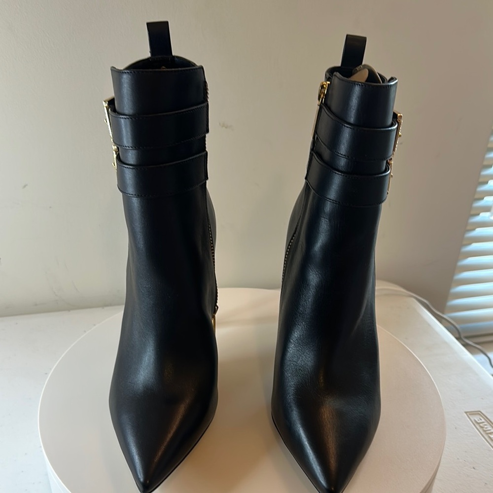 MICHAEL KORS AMAL ANKLE BOOTIE LEATHER SIZE 8M